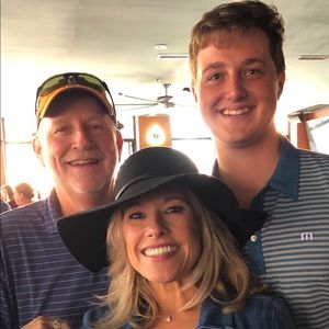 Meet your Posher, Lara